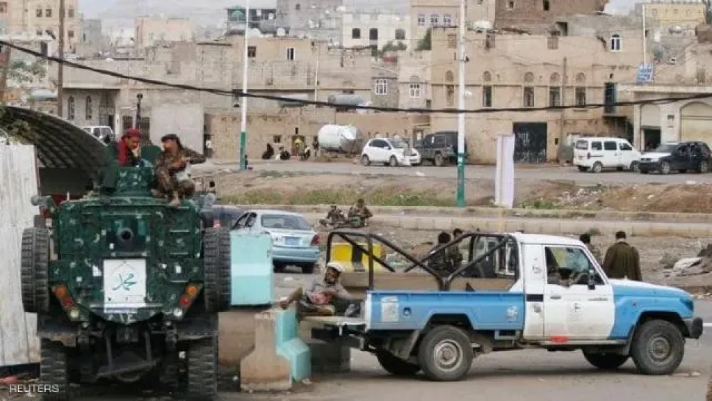 ماذا يحدث في صنعاء.. إعلان حالة الطوارئ.. وتوجيهات أمنية صارمة واجتماع عاجل لقادة الأجهزة الأمنية الحوثية...
